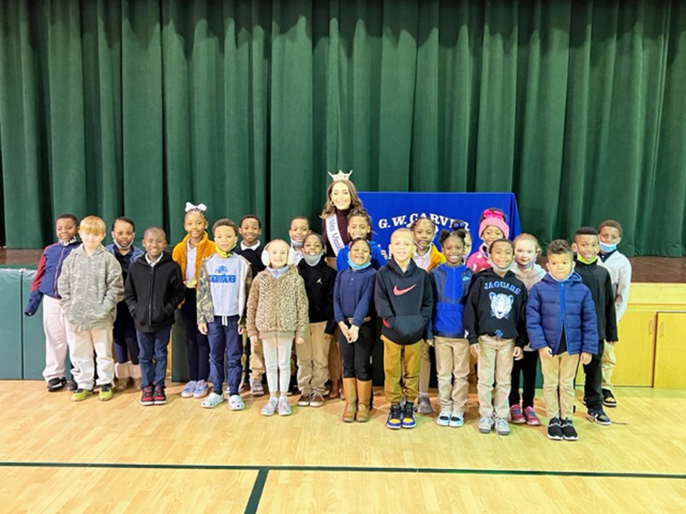 Miss Mississippi visits Carver Elementary as part of her 'Music is